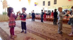 Танец детей средней группы "Светит солнышко для всех"