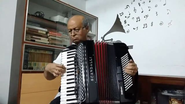 Hemant Urdhwareshe plays 'Har DIl Jo Pyar Karega' on accordion