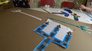 Делаем ОРУЖИЕ ИЗ картона из игры MINECRAFT, получилось как настоящEE...=)