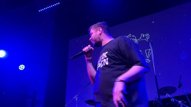 Лёша Виниченко читает стихотворение (22.10.23, @Ласточка, Санкт-Петербург)