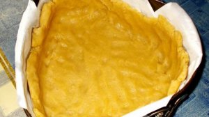 Открытый яблочный пирог на песочном тесте