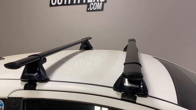 Toyota Yaris 3 Door with Yakima BaseLine CoreBar Roof Rack Crossbars смотреть онлайн