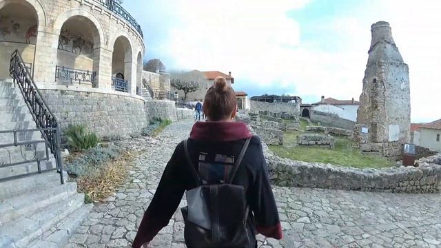 Албания. Город-крепость Круя и албанский дедушка :)