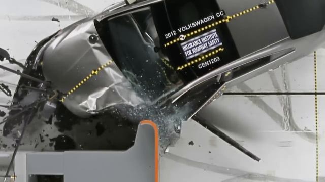 2012 Volkswagen CC driver-side small overlap IIHS crash test смотреть онлайн