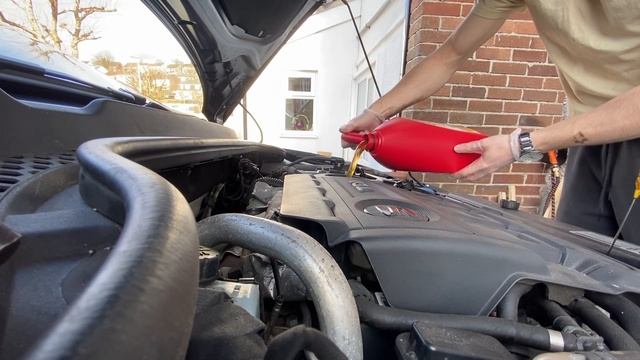 HOW TO SERVICE Seat Leon FR TDI 2.0 litre 2013 (Oil 5W30, Oil, Air ,Cabin & Fuel Filter) смотреть онлайн