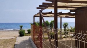 Что это? Бунгало на пляже?