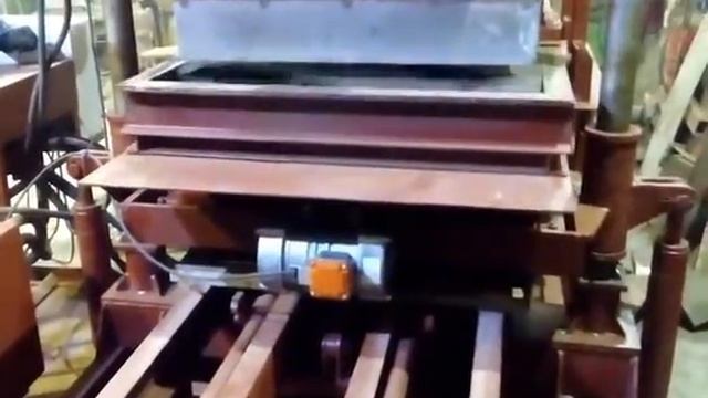 Вибропресс для производства бордюров и блоков с дозатором