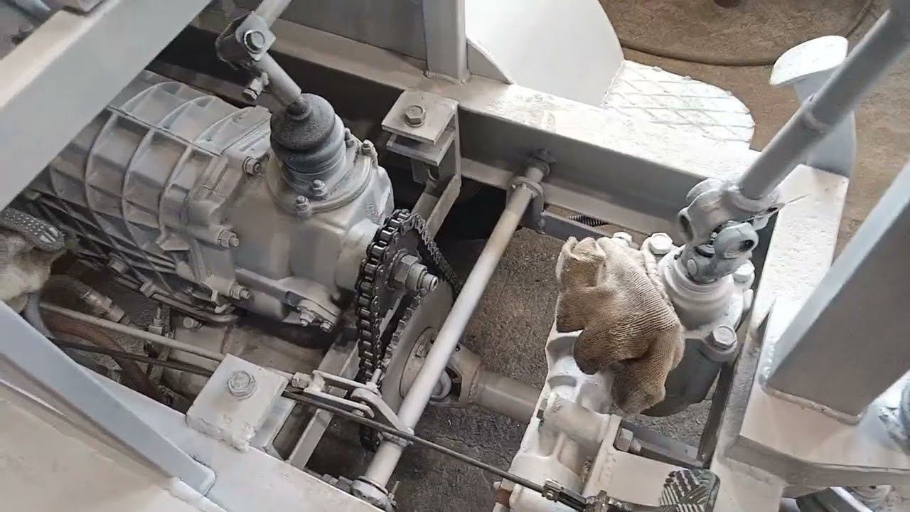 СБОРКА задней части МИНИ-ПОГРУЗЧИКА смотреть онлайн