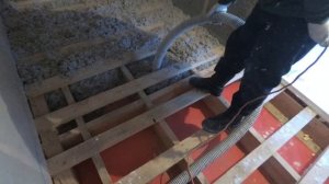 Утепление полов эковатой , преимущества и недостатки .