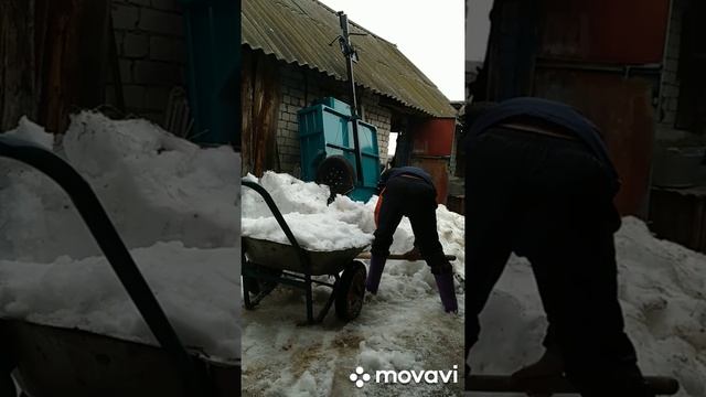 Деревенский фитнес. Возим снег. 2