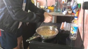 Готовим вместе 1. Доширак с яйцами