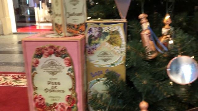 ГУМ Новый год 2021!! Парад из ёлок!!))) смотреть онлайн