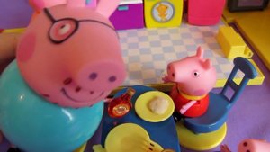 Свинка Пеппа Peppa Pig жарит блины