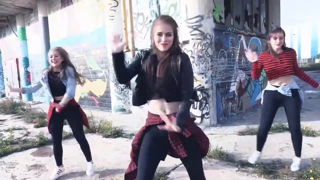 "I LIKE TO MOVE IT" - Madagascar Dance - Dansstudio Sarah Choreography - Mastiksoul Remix смотреть онлайн