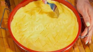 Песочный пирог с ягодами и сметанной заливкой