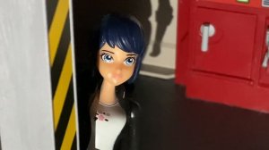 Маринетт и Адриан 24 часа выживают в своих ДЕТСКИХ СТРАХАХ. Фредди Крюгер напал на Маринетт