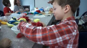 Валяем пасхальные яйца из шерсти