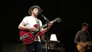 Niall Horan Covers 'Dancing In The Moonlight' Live in Singapore