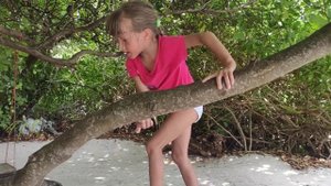 Учимся лазать по деревьям 2.