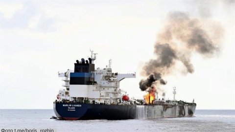 Британский танкер с нефтью чуть не пошел ко дну после атаки со стороны хуситов в Аденском заливе