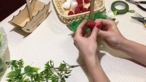 Букет из клубники и роз в деревянном зонтике/Букет из мыла/Мыловарение