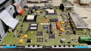 Не включается, глючит магнитола Mercedes BE7023