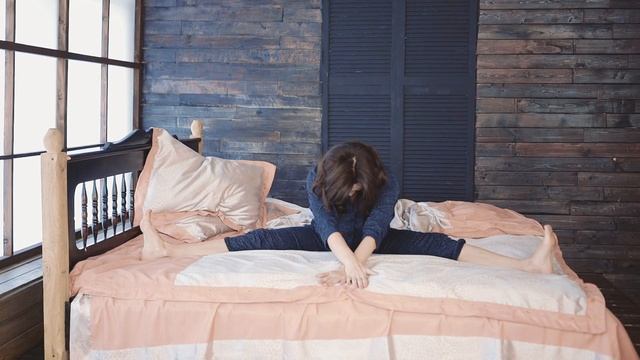 Зарядка в постели #5 Exercise in bed #5 c Ольгой Еланской смотреть онлайн