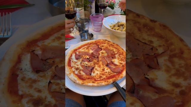 Dinner in #venice - prosciutto pizza, clam spaghetti and tomatoe spaghetti. #italy