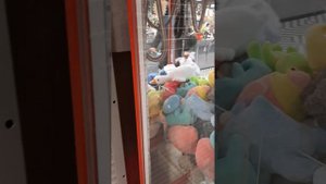 Достали много игрушек из автомата в пятерочки