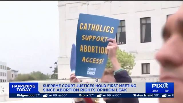 Supreme Court Justices hold first meeting since abortion rights opinion leak смотреть онлайн