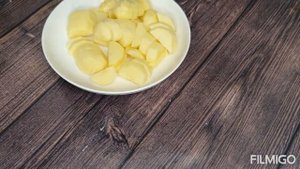 Просто жаренная картошечка с опятами и лучком, никогда не надоест