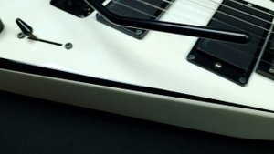 Jackson Phil Demmel Signature Demmelition Pro King V 2008 MIJ Black w/White Bevels 4K close up vide