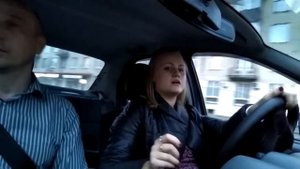 Вика в городе учимся трогаться со второй передачи.