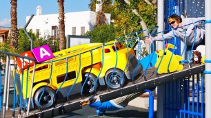 Игрушки на детской площадке | Машинка Автовоз и кубики | Давай почитаем с Лаки на Капуки Кануки