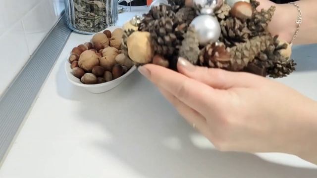 Новогодняя Композиция подсвечник из шишек своими руками.