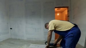 Строим Дом...Как положить Ламинат одному...Как исправить кривую дверь!?!