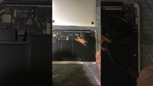 Обслуживание MacBook Air - замена термопасты.