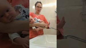 ПОЗЫ ПОДМЫВАНИЯ МЛАДЕНЦЕВ