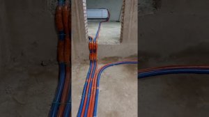 Трубы отопления по полу в котедже..Лучевая разводка.
