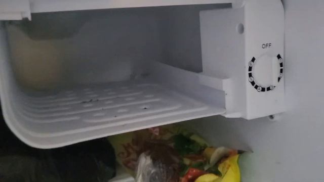 Морозильная камера холодильника DEXP TF050D смотреть онлайн