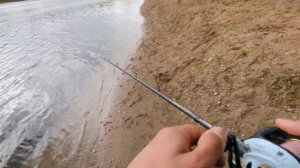 ТЕСТИРУЕМ ВЕРХОВОЙ НАСТРОЙ НА РЕКЕ УФА! Рыбалка с лодкой! Наловили кучу рыбы.