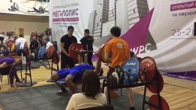 Высоцкий Андрей жим лежа б/э, 207,5 кг 2е место на Чемпионате Москвы Мегаполис 2017 . смотреть онлайн