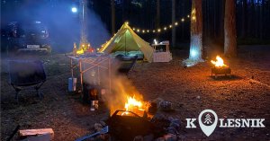 Ночь в палатке шалаше в лесу, уютный кемпинг