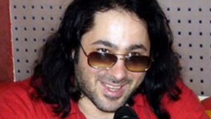 Куда пропал популярный некогда исполнитель Профессор Лебединский: отец-одиночка и чужая страна