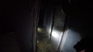 Горит заброшенный дом