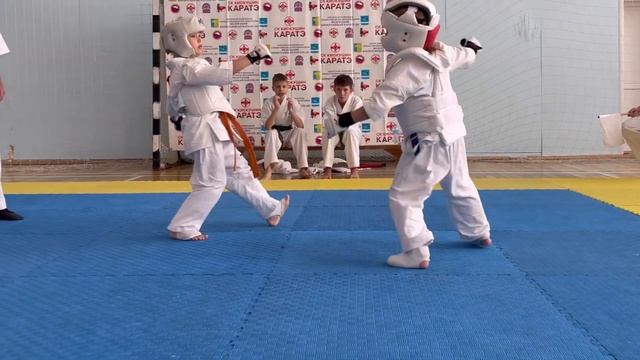 На татами семилетняя Палушина Софья, сестра Анны и Андрея Палушиных. смотреть онлайн