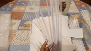 Трубочки из бумаги разной плотности.Особенности кручения и плетения.