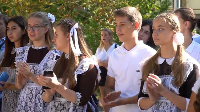 Первый звонок в алуштинской школе-лицее №1 смотреть онлайн