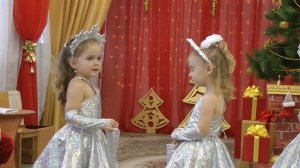 Танец "Льдинки холодинки" на новогоднем утреннике 2018 в младшей группе Муз рук Максюта Г В