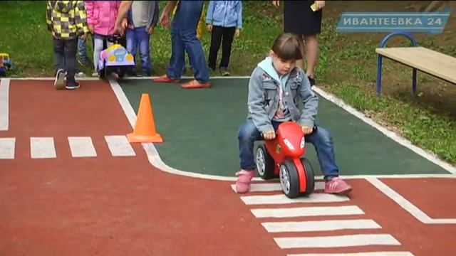 Вспоминаем правила. ГИБДД в детских садиках смотреть онлайн